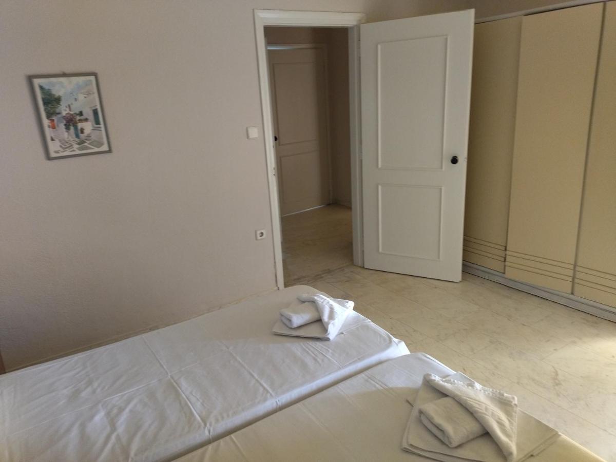 Hotel Haris On The Beach Agia Marina  Екстер'єр фото