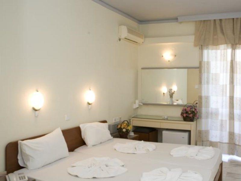 Hotel Haris On The Beach Agia Marina  Екстер'єр фото