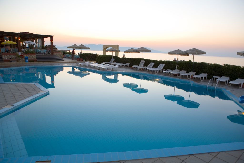 Hotel Haris On The Beach Agia Marina  Екстер'єр фото