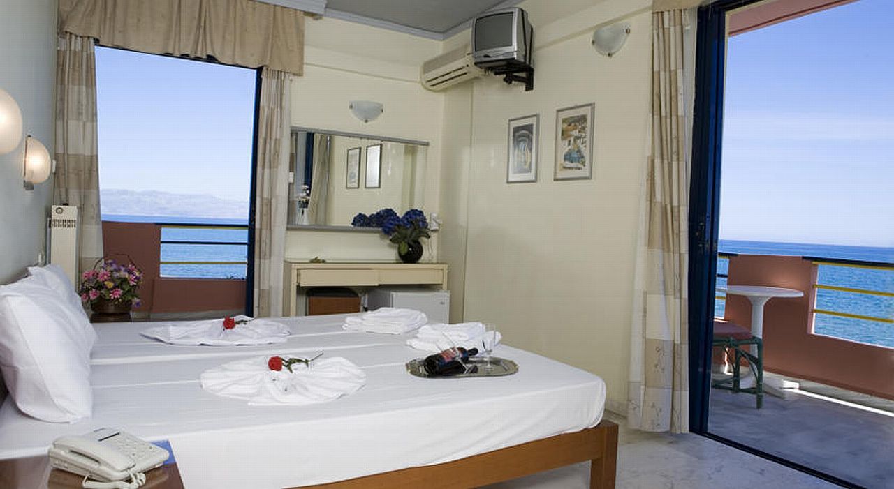 Hotel Haris On The Beach Agia Marina  Екстер'єр фото
