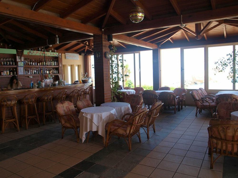 Hotel Haris On The Beach Agia Marina  Екстер'єр фото