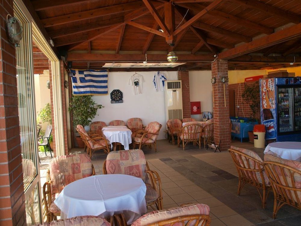 Hotel Haris On The Beach Agia Marina  Екстер'єр фото