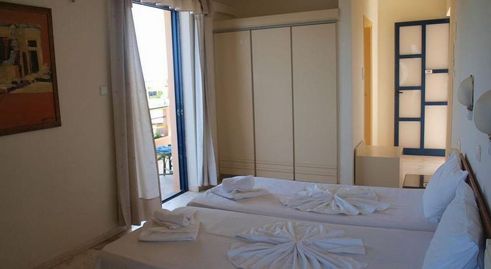 Hotel Haris On The Beach Agia Marina  Екстер'єр фото