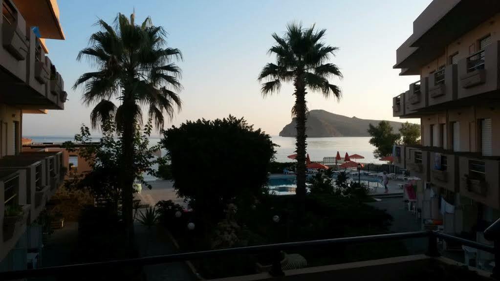 Hotel Haris On The Beach Agia Marina  Екстер'єр фото