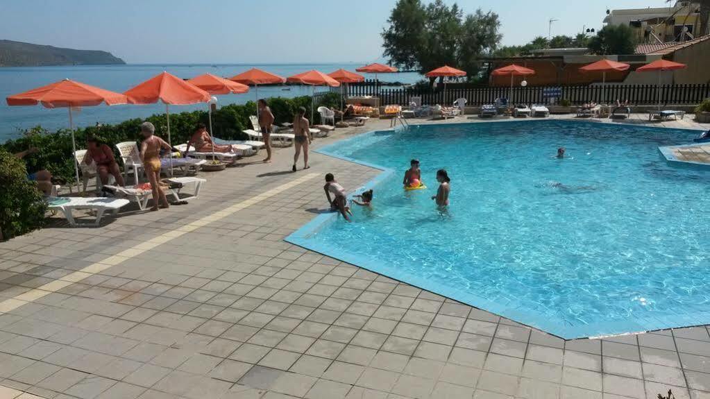 Hotel Haris On The Beach Agia Marina  Екстер'єр фото